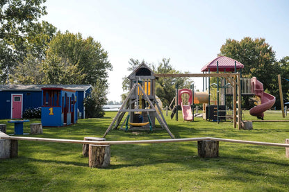 AQC Prince Edward County Escape 🌊 - Weekend Accommodations