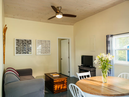 AQC Prince Edward County Escape 🌊 - Weekend Accommodations