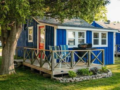 AQC Prince Edward County Escape 🌊 - Weekend Accommodations