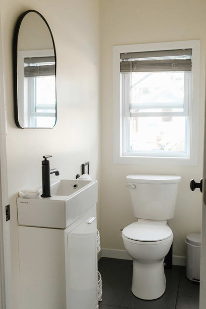 AQC Prince Edward County Escape 🌊 - Weekend Accommodations