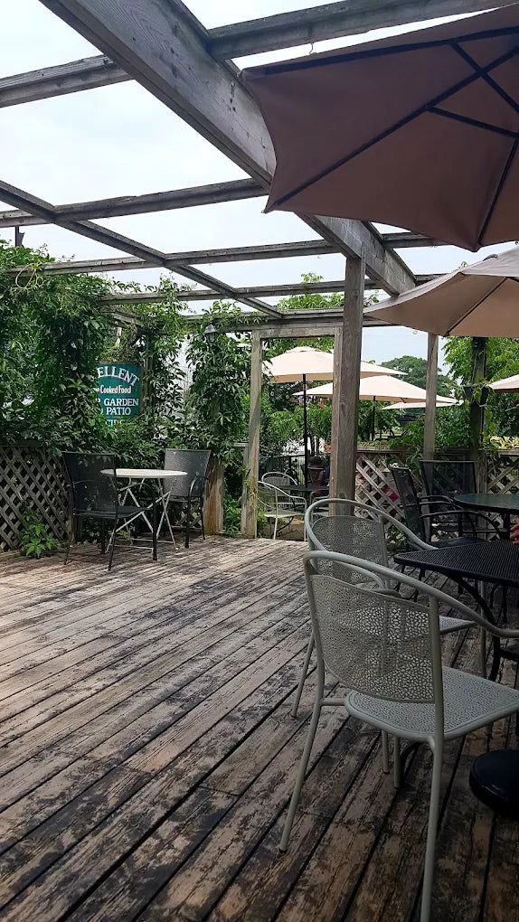 AQC Prince Edward County Escape 🌊 - Weekend Accommodations